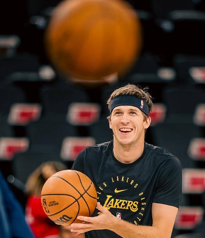 湖人对里夫, 但他们与东, 成为球队的 湖人对里夫, 但他们与东, 成为球队的